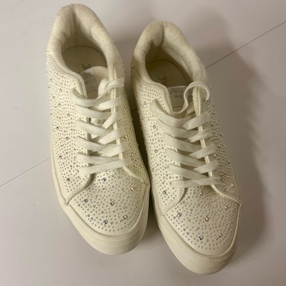 Juicy Couture White Sneakers Classic Low-Top Design size 9.5